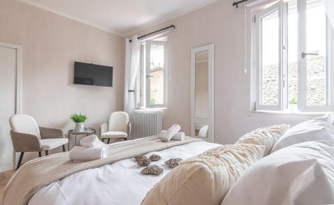 TV and multimedia, Photo of the whole room, Bedroom, towels
