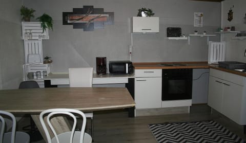 Kitchen or kitchenette, Dining area, oven, pet friendly, stove, toaster