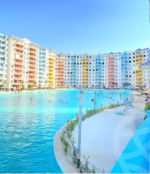 Property building, Natural landscape, Pool view, Swimming pool, Location, sunbed