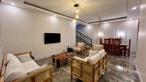 Communal lounge/ TV room, TV and multimedia, Living room, Seating area, Evening entertainment