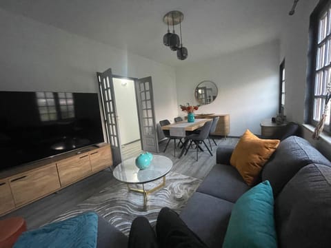 Communal lounge/ TV room, TV and multimedia, Living room, Dining area