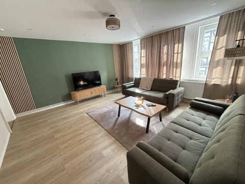 Communal lounge/ TV room, TV and multimedia, Living room, Seating area, Evening entertainment