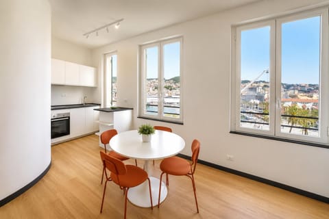 Landmark view, Sea view, Lunch, kitchen