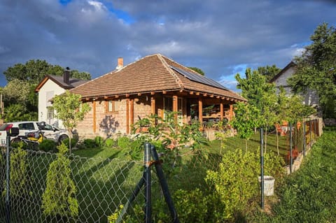 Property building, Spring, Day, Natural landscape, Garden, Garden view