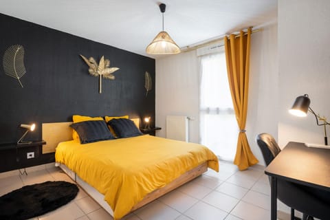 Bed, Photo of the whole room, Bedroom