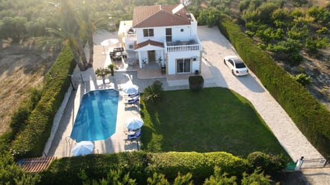 Property building, Neighbourhood, Garden, Swimming pool
