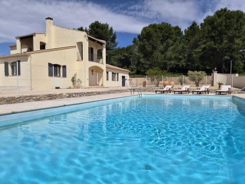 Property building, Day, Swimming pool, sunbed