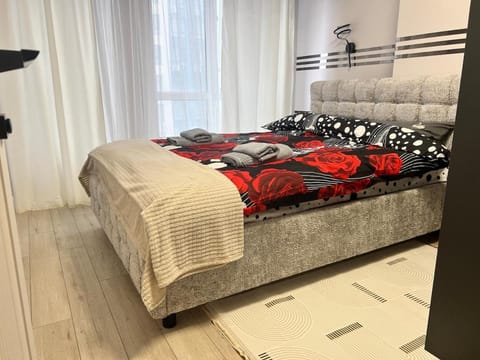 Bed, Bedroom, towels