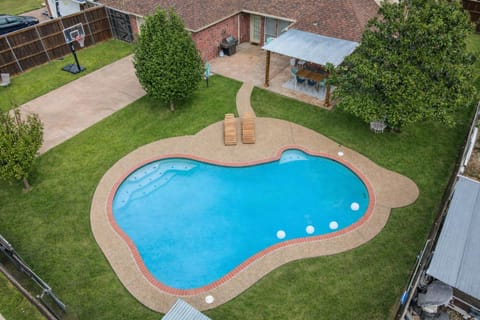 Swimming pool, Swimming pool