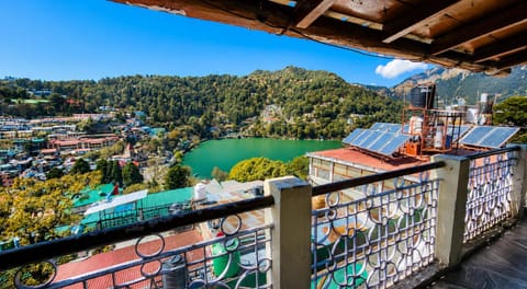 View (from property/room), Balcony/Terrace, Lake view