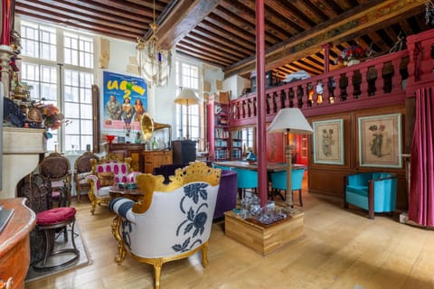 Living room, Seating area