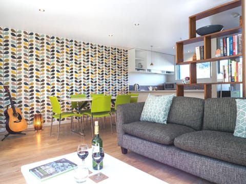 Living room, Photo of the whole room, On site