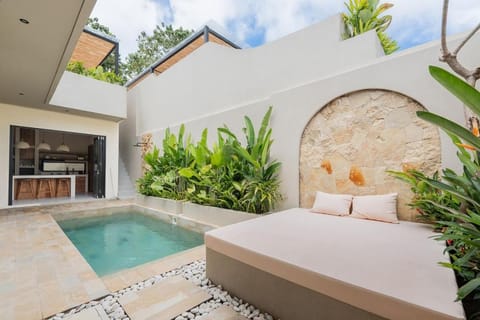 Day, Garden, Balcony/Terrace, Pool view, Swimming pool, Swimming pool, sunbed