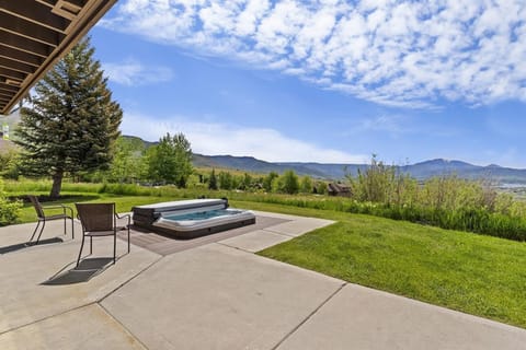 Patio, Hot Tub, Mountain view