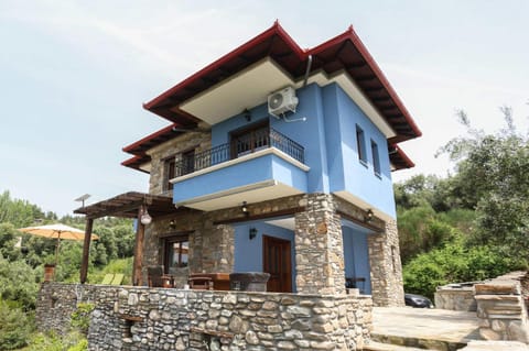 Property building, Day, Balcony/Terrace