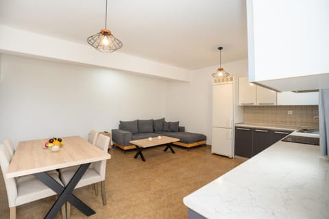 Living room, Photo of the whole room, Seating area, Dining area