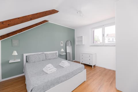 Bed, Bedroom, hair dryier, towels