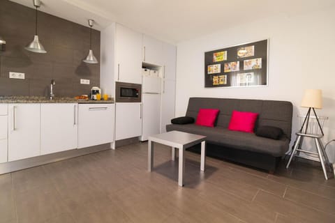 Kitchen or kitchenette, Living room, stove