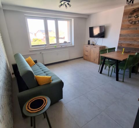 Communal lounge/ TV room, TV and multimedia, Living room, Seating area, Dining area, Evening entertainment