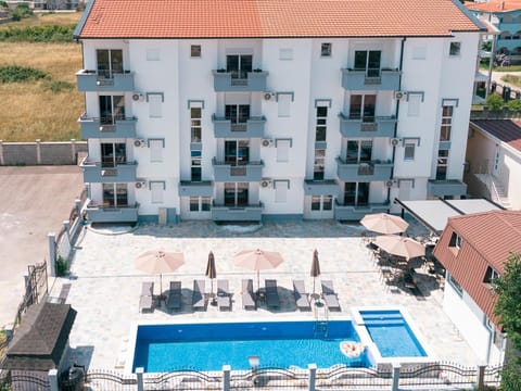 Patio, Communal lounge/ TV room, Day, View (from property/room), Balcony/Terrace