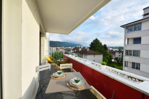 Balcony/Terrace, Balcony/Terrace, Mountain view