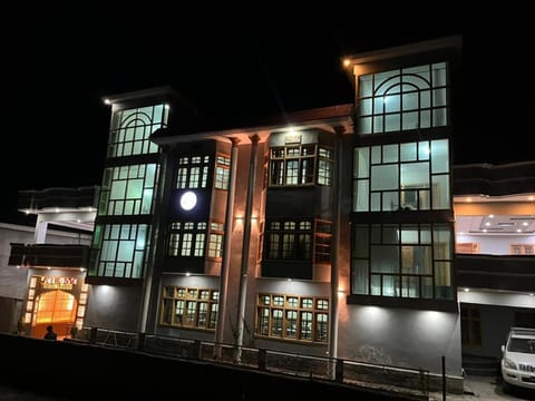 Property building, Night, Location