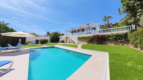 Property building, Patio, Garden, Garden view, Pool view, Swimming pool, sunbed