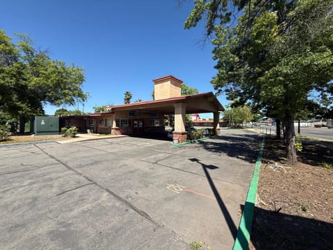 Property building, Day, Parking