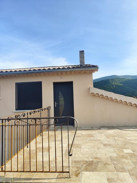Facade/entrance, Balcony/Terrace