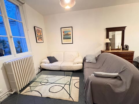 Living room, Seating area, internet