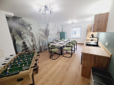 Kitchen or kitchenette, Seating area, Dining area