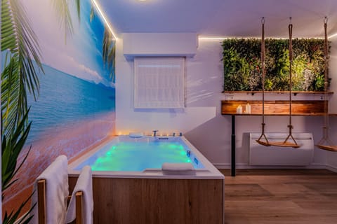 Hot Spring Bath, Hot Tub, Hot Tub, Living room, Spa and wellness centre/facilities, Seating area, heating, heating