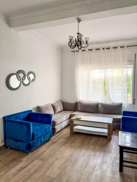 Bed, TV and multimedia, Living room, Seating area