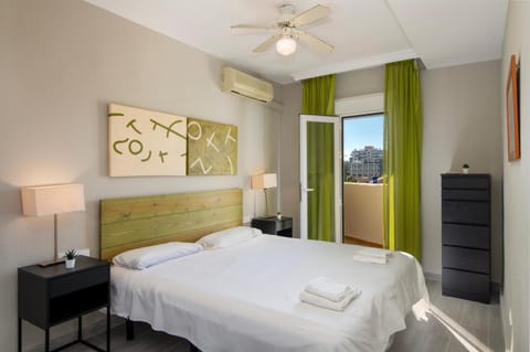 Bed, Photo of the whole room, Bedroom, air conditioner