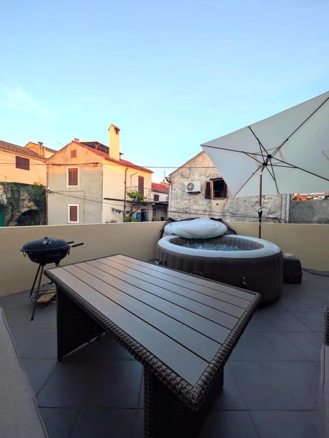 Hot Tub, Balcony/Terrace, Balcony/Terrace, Spa and wellness centre/facilities, Food