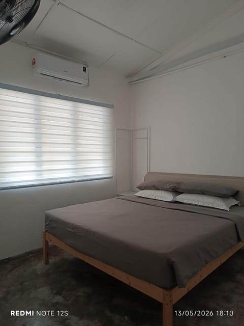 Bed, Bedroom, air conditioner