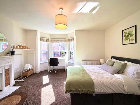 Bed, Bedroom, towels, wardrobe