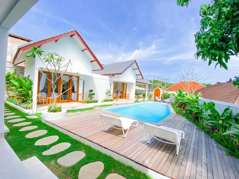 Property building, Balcony/Terrace, Swimming pool