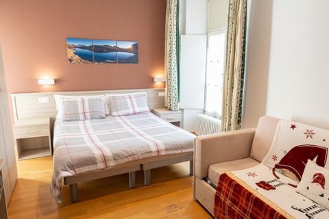 Bed, Living room, Photo of the whole room, Seating area, Bedroom