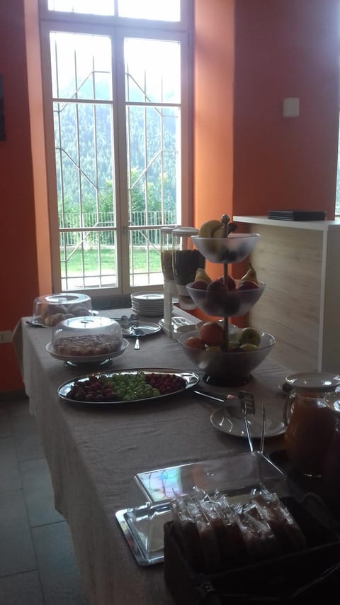 Food and drinks, Buffet breakfast, Italian breakfast