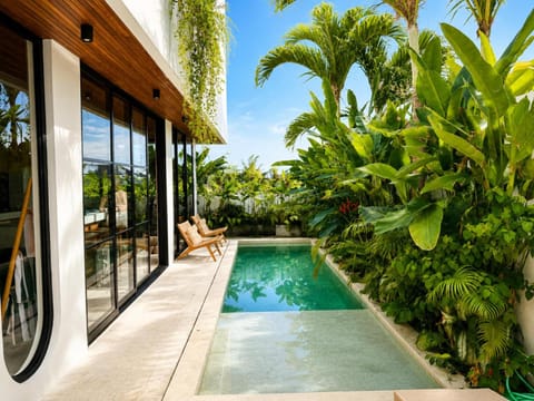 Patio, Spring, Garden, Garden view, Pool view, Swimming pool, sunbed