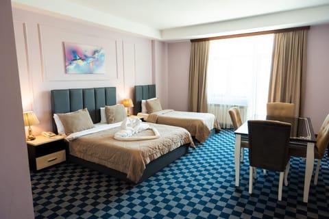 Bed, TV and multimedia, Living room, Photo of the whole room, Seating area, Bedroom, towels