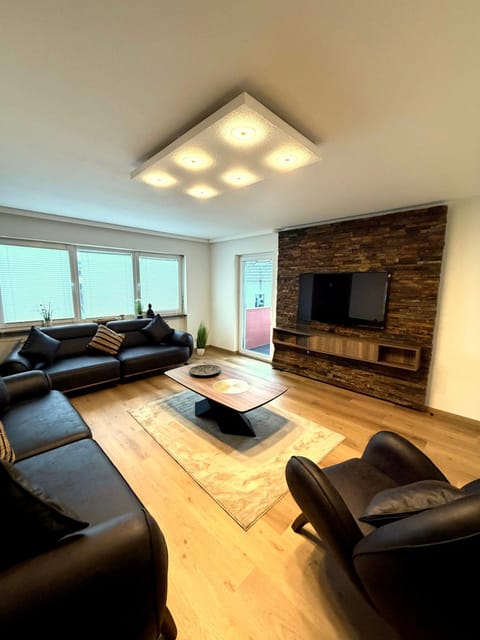 Communal lounge/ TV room, TV and multimedia, Living room, Seating area, Evening entertainment