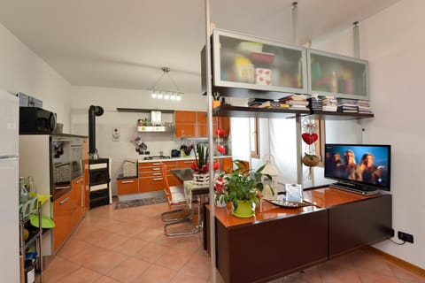 microwave, stove, kitchen