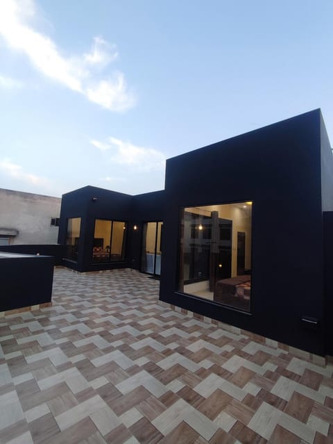 Facade/entrance, Inner courtyard view