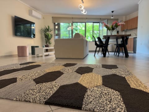 TV and multimedia, Living room, Seating area, Dining area
