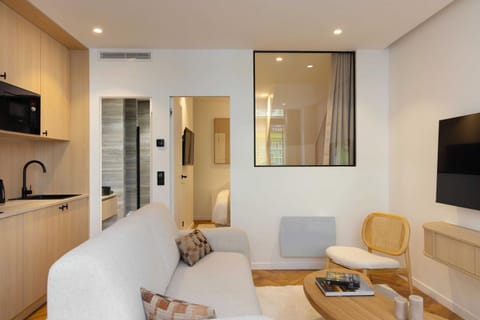 TV and multimedia, Kitchen or kitchenette, Living room