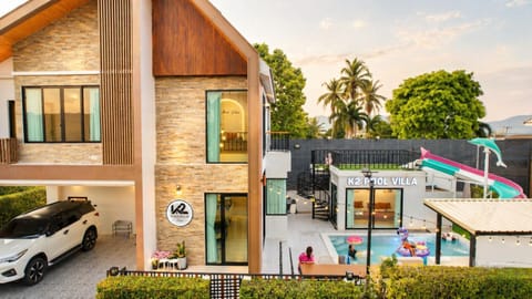Property building, Communal lounge/ TV room, Day, Evening entertainment, Pool view, Swimming pool, Parking