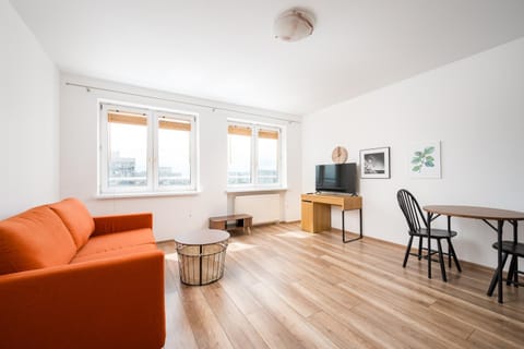 Communal lounge/ TV room, TV and multimedia, Kitchen or kitchenette, Living room, Seating area, Dining area, Evening entertainment