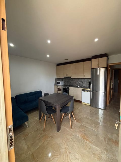 Kitchen or kitchenette, Living room, Dining area, dishwasher, microwave, oven, pet friendly
